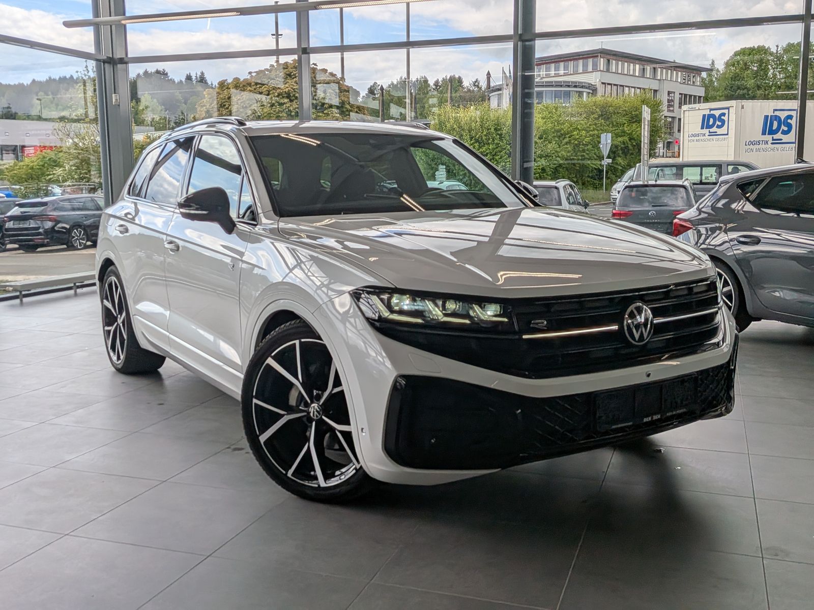 Fahrzeugabbildung Volkswagen Touareg 3.0TDI 4M R-Line VOLL Black 22" UPE 114T