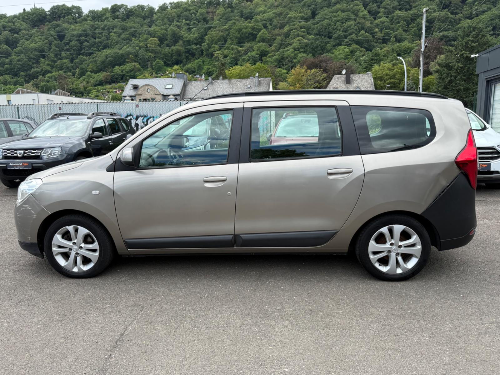 Dacia Lodgy 2013 — rear view