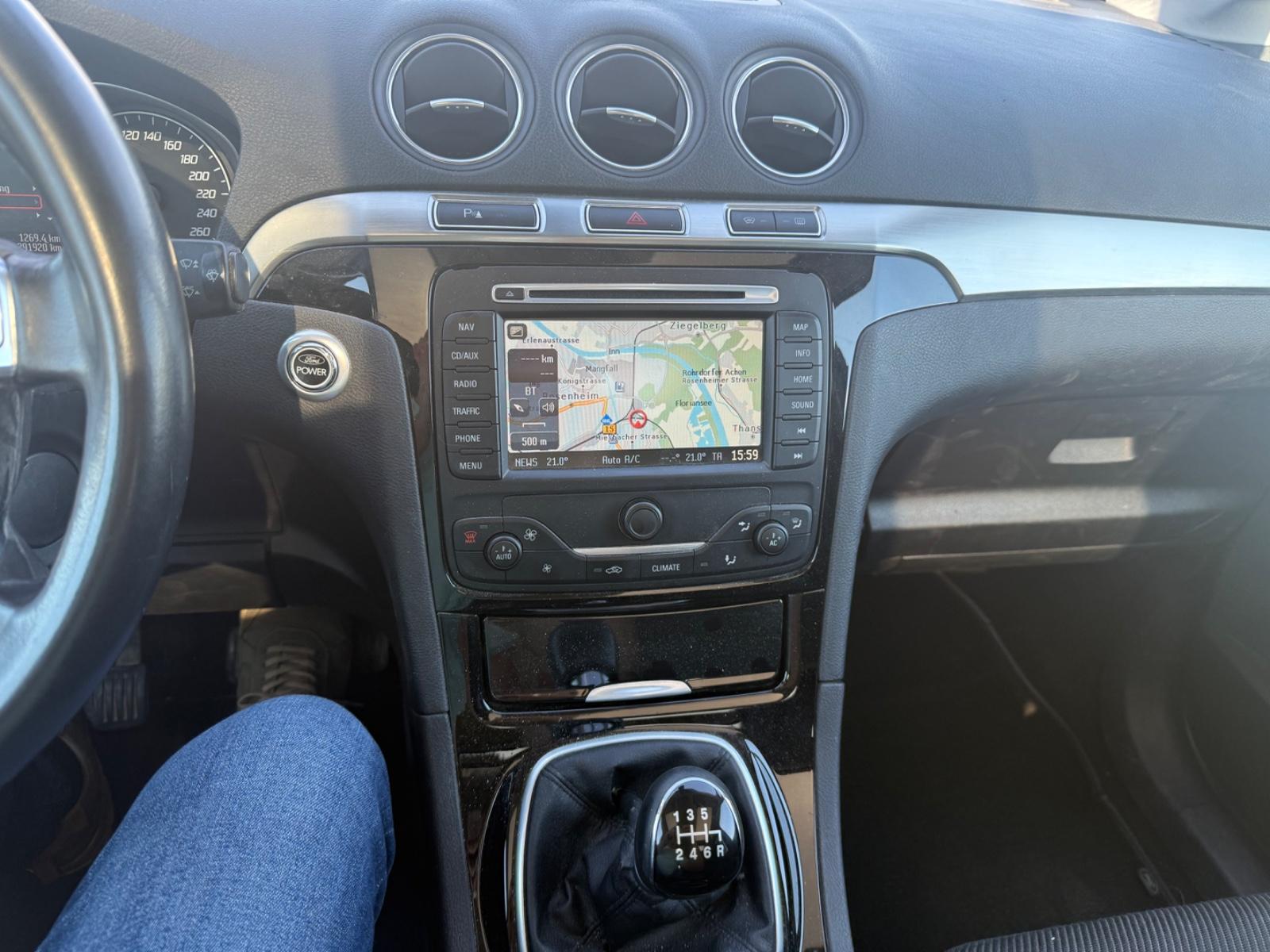 Ford Galaxy 2012 — photo 9