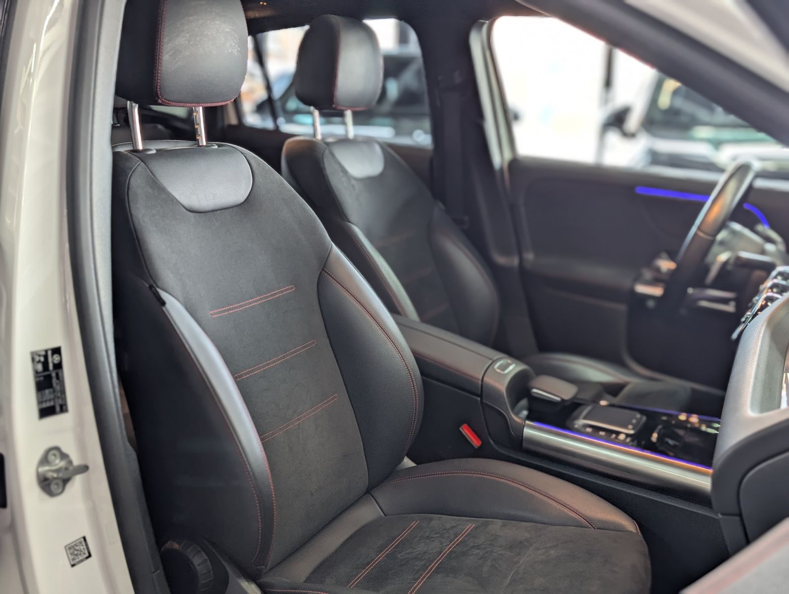 Fahrzeugabbildung Mercedes-Benz GLA 200 d AMG NIGHT PANO ALCANTARA MULTIBEAM 19"