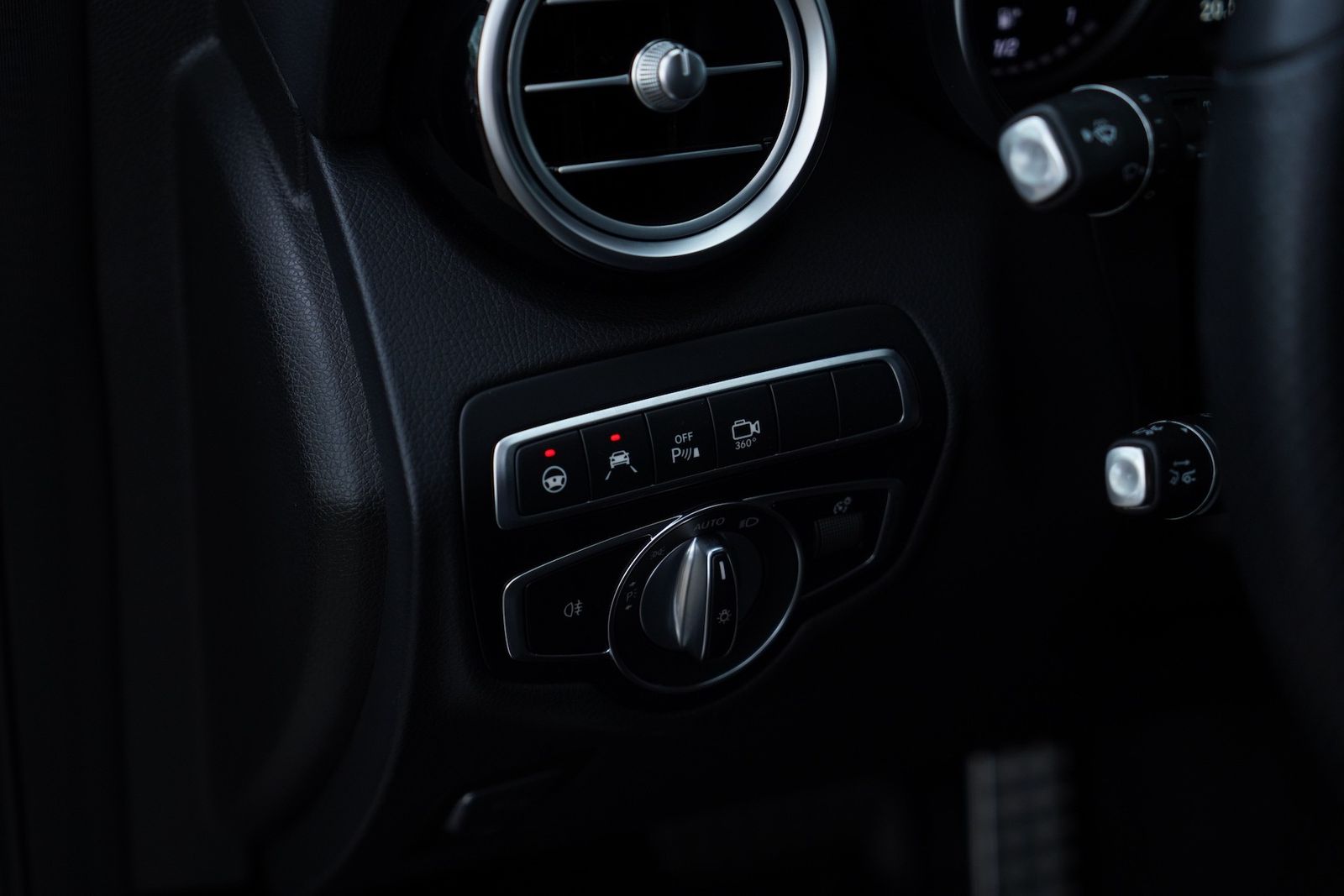 Fahrzeugabbildung Mercedes-Benz GLC 350 d 4Matic AMG COMAND|AHK|360°|LED|PANO