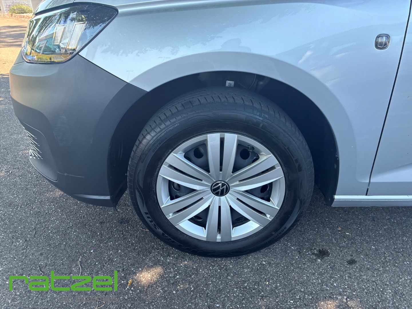 Fahrzeugabbildung Volkswagen Caddy Cargo Kasten 4MOTION AHK Navi WLAN