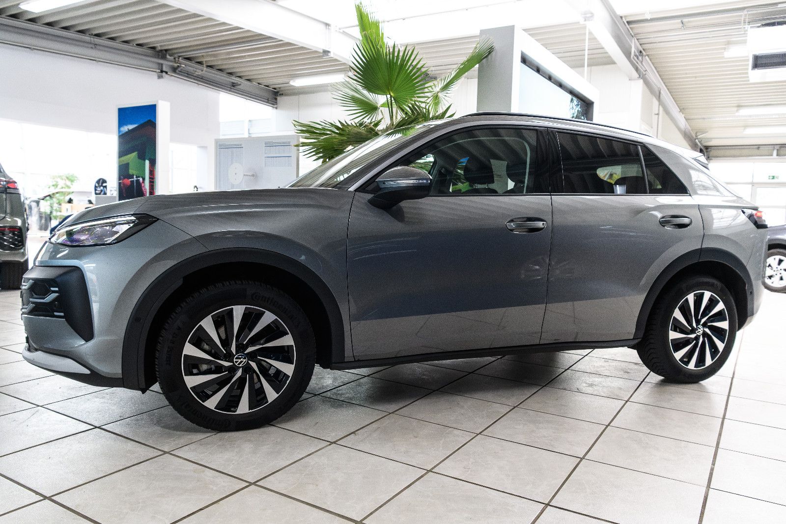 Fahrzeugabbildung Volkswagen T-Roc Life 1.5 eTSI DSG LED+NAVI+RFK+SHZ+ACC
