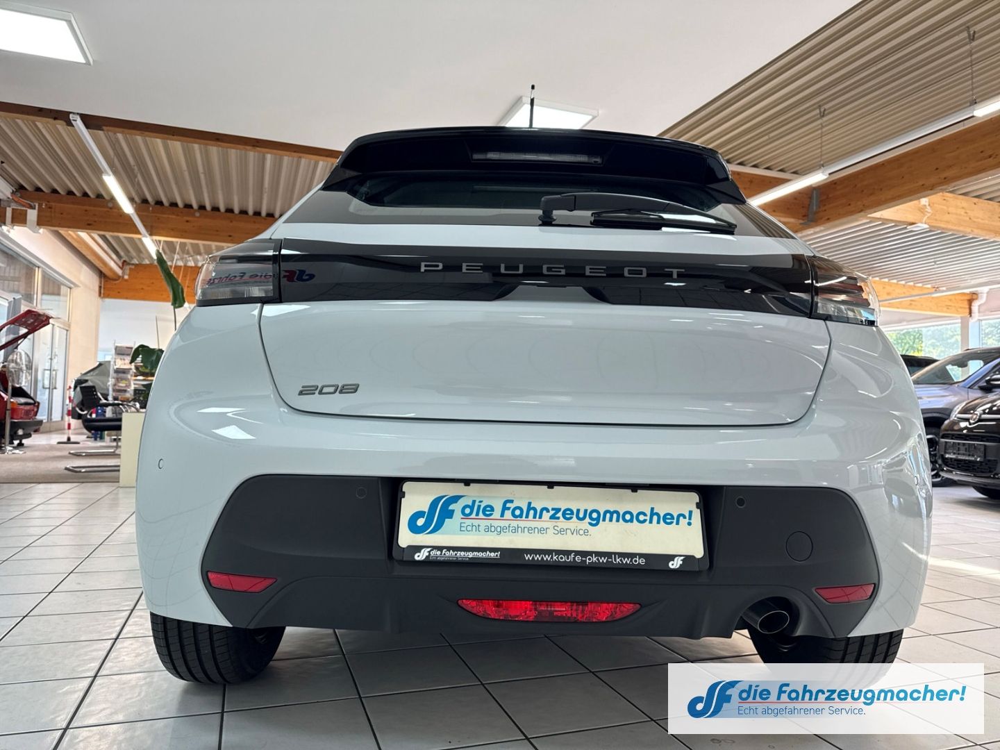 Fahrzeugabbildung Peugeot 208 Style LED Fahrerprofil DAB SHZ Keyless Start