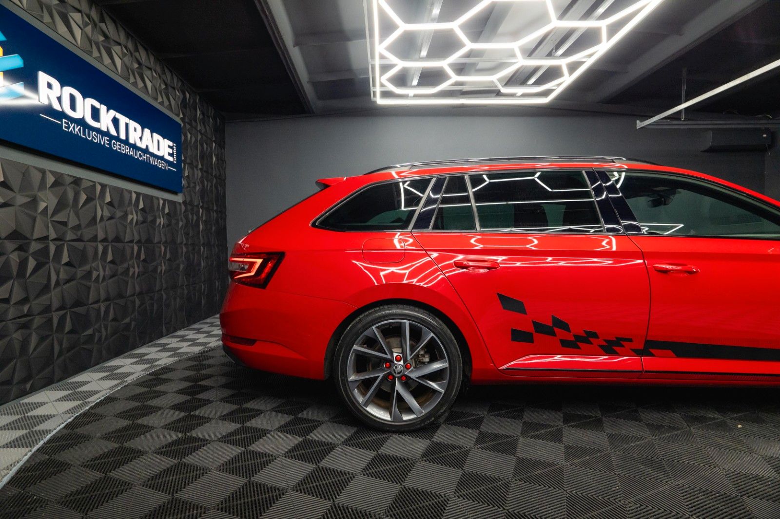 Fahrzeugabbildung SKODA Superb 1.8 TSI Combi Sportline | DAB | Alcantara