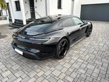 Porsche Taycan 4S - schwarze Porsche Taycan