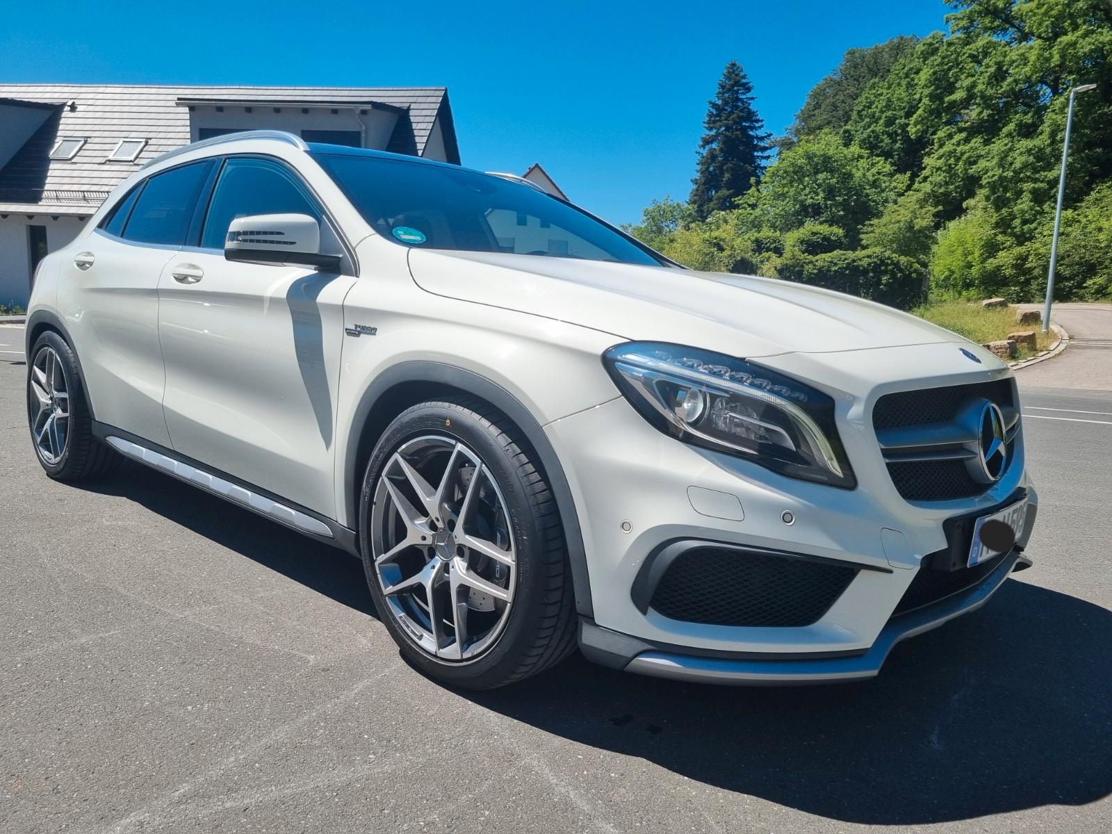 Mercedes-Benz GLA AMG 45*4Matic*Top*Panorama*SCHECKHEFT
