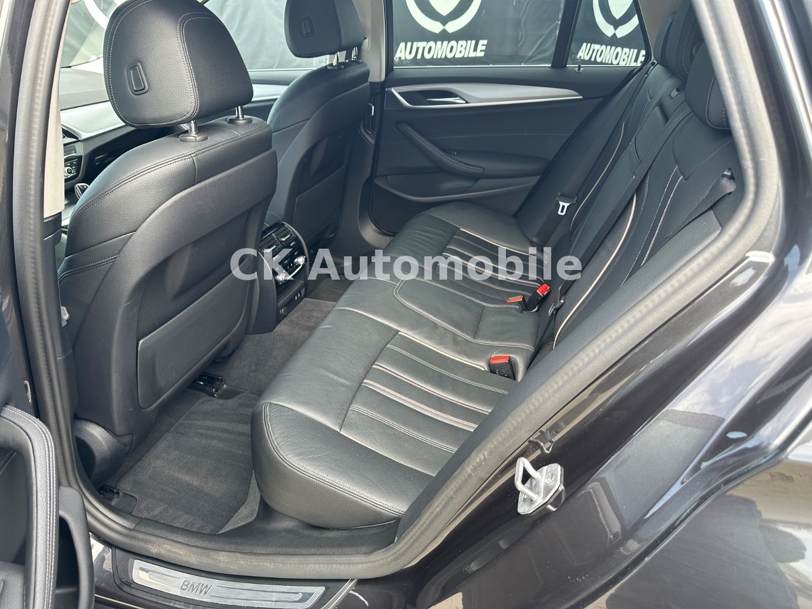 Fahrzeugabbildung BMW 520d Touring/Navi/Leder/Head-Up/Kamera/LED/ACC