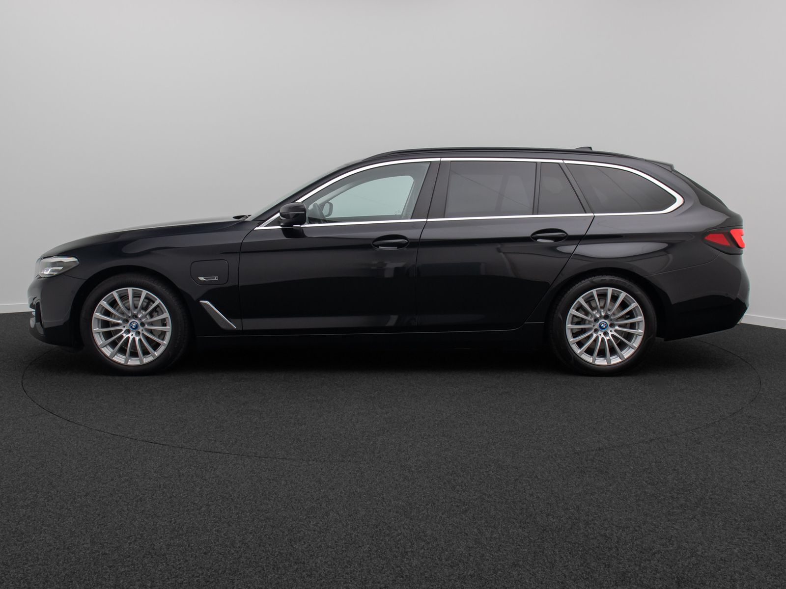 Fahrzeugabbildung BMW 530e Alarm AHK HUD DAB 4xKlima HiFi Leder Sport