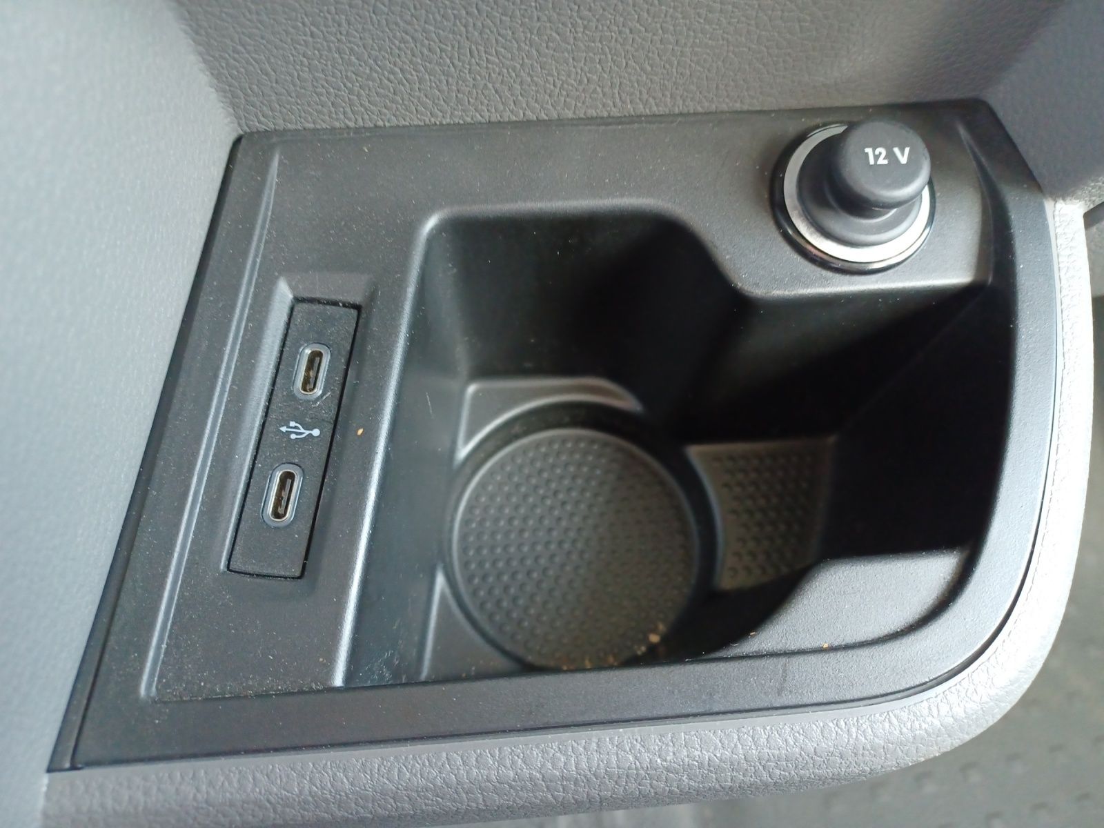 Fahrzeugabbildung Volkswagen T6 Kombi T6.1 TDI 9-Sitzer LR Klima GRA RFK SH