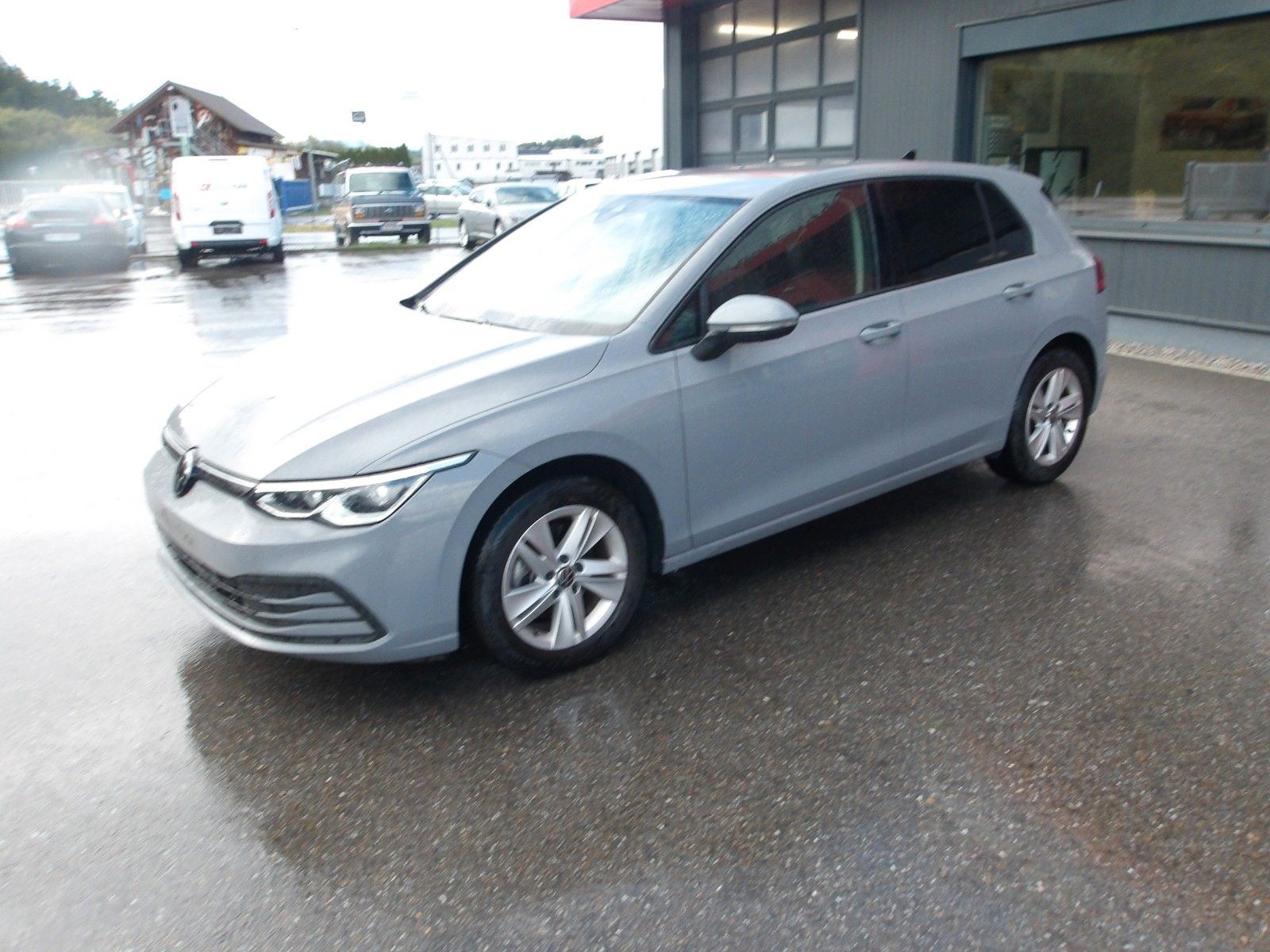 Volkswagen Golf VIII Lim. Life TSI  EXP € 13450.-