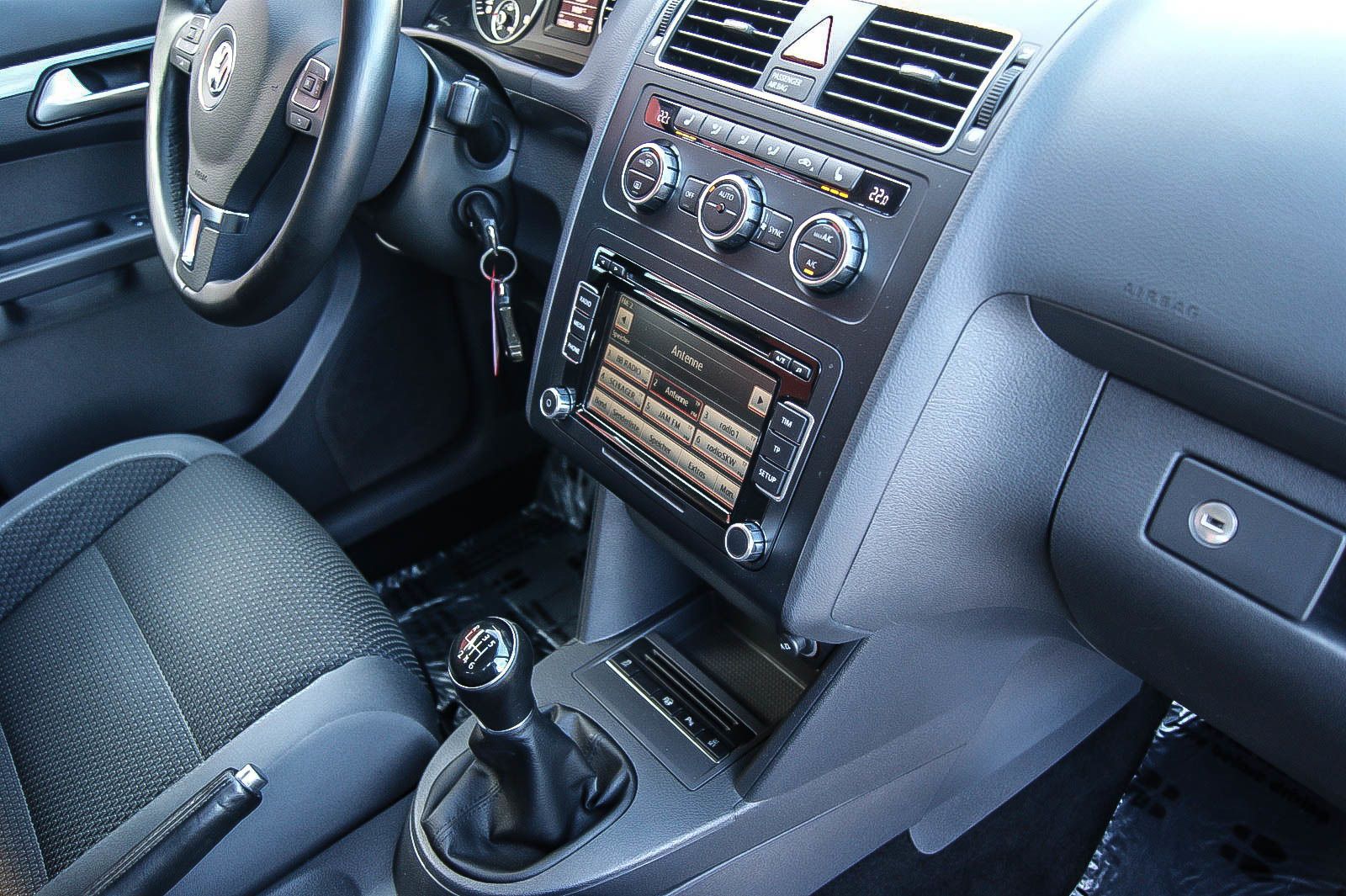 Fahrzeugabbildung Volkswagen Touran 1.4 TSI PARKLENKASSISTENT WINTER 1.HAND