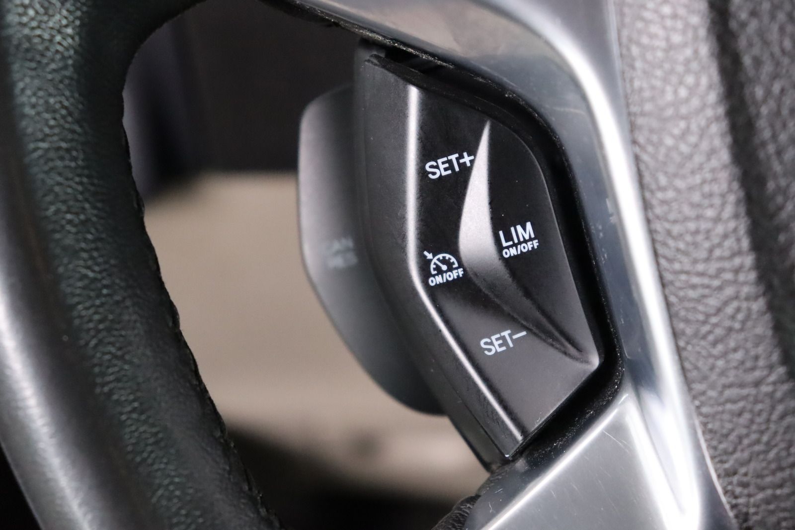 Fahrzeugabbildung Ford Tourneo Custom 2.2 TDCi * 8 Sitzplätze