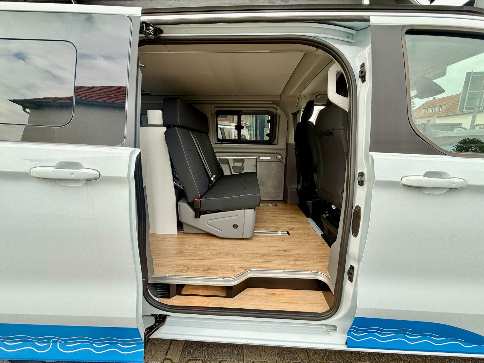 Vehicle image Ford Nugget L1 Coast | New model V710