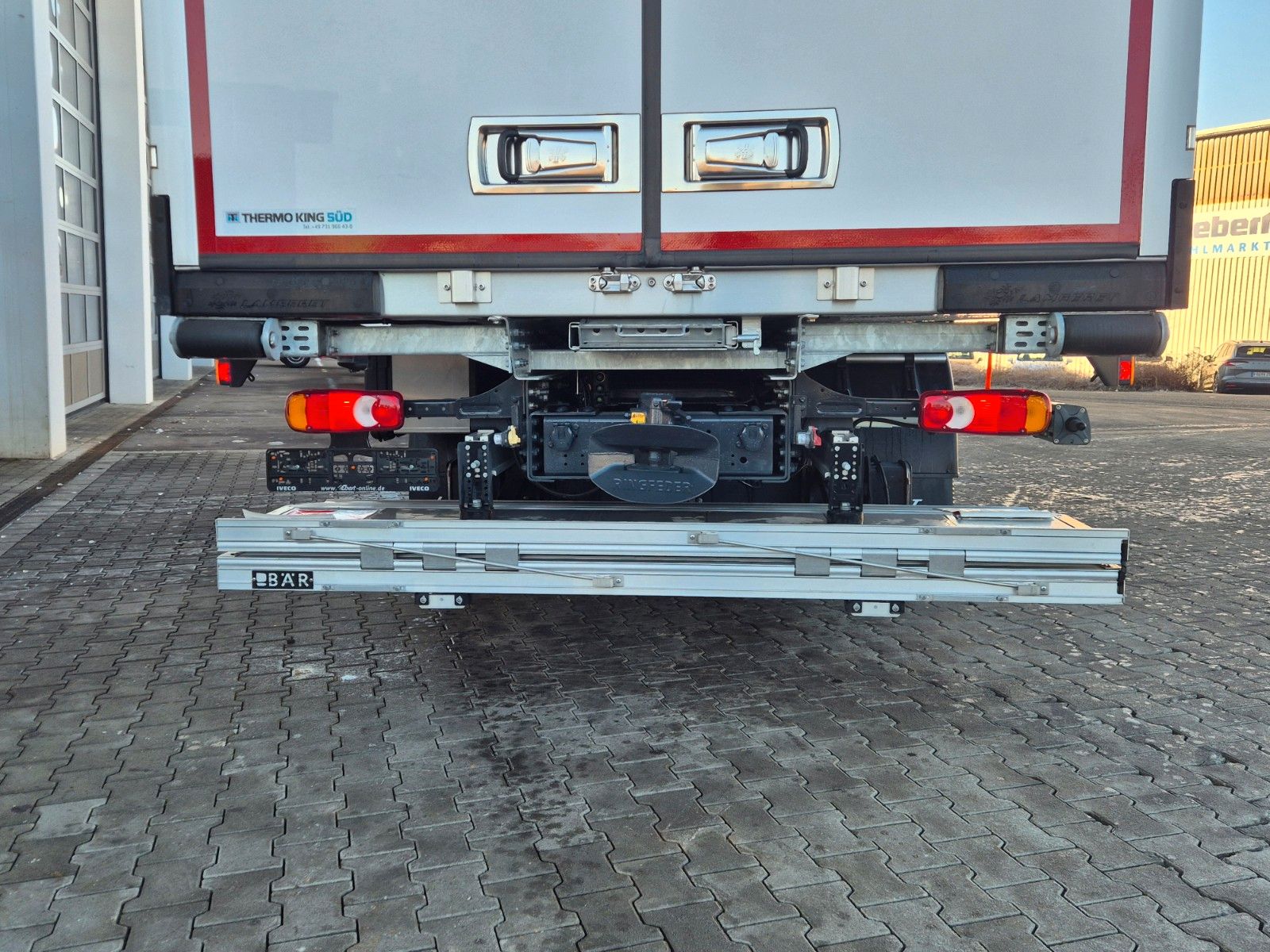 Fahrzeugabbildung Iveco S-Way 400 4x2 Kühlkoffer, LBW, Thermoking T1200R