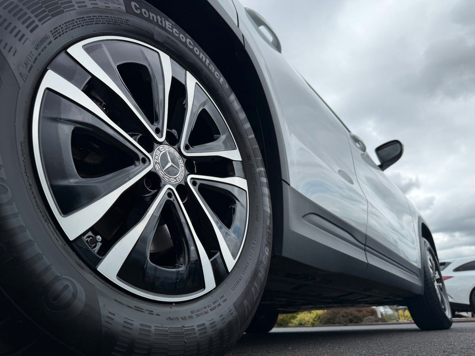 Fahrzeugabbildung Mercedes-Benz GLA 200d Style+Distr+AHK+RKamera+1.Hand