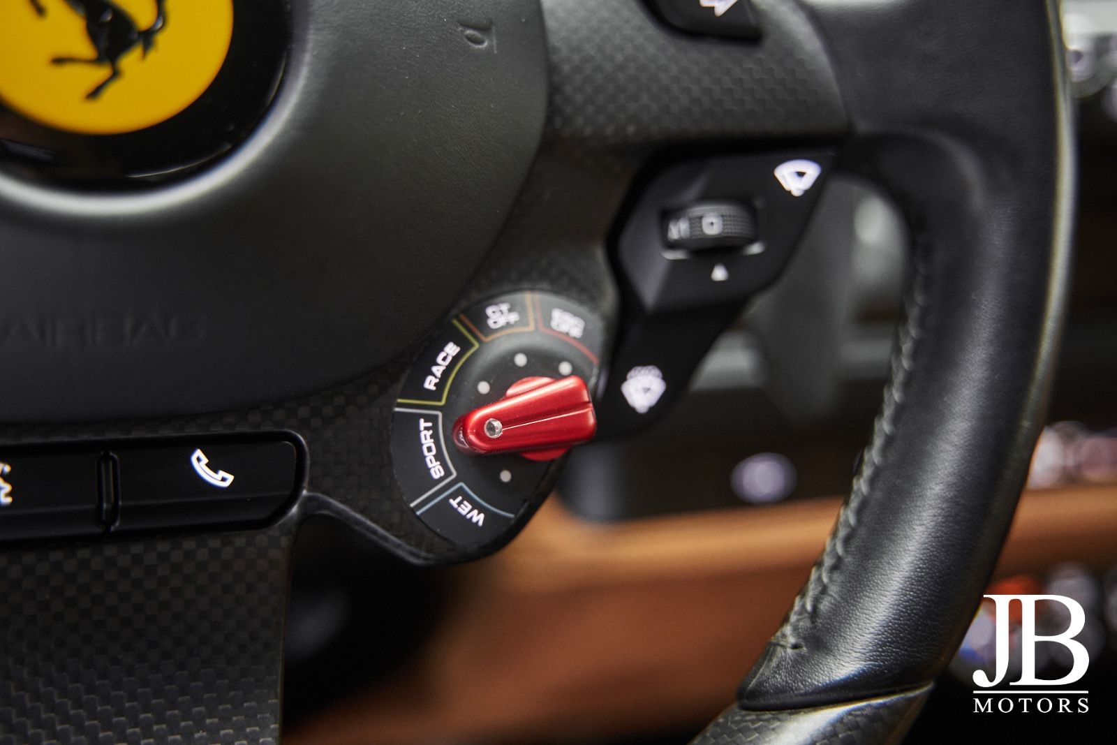 Fahrzeugabbildung Ferrari F8 Tributo Carbon Lift Racing Seat CarPlay