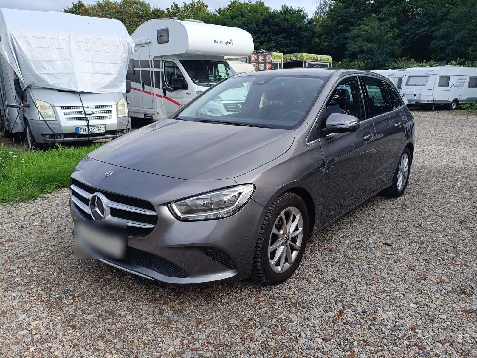 Mercedes-Benz B 180