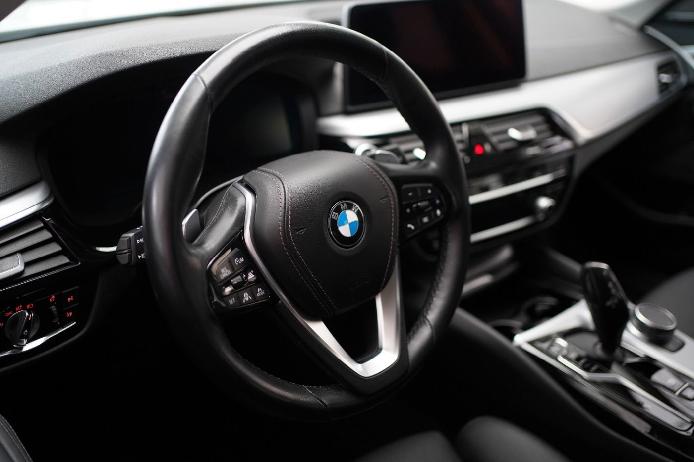 Fahrzeugabbildung BMW 530d xDrive Touring +Parking Assistant+AHK+DAB+