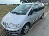 Volkswagen Sharan Highline V6 4Motion*NAVI*LEDER*6SITZE*AHK - 6-Sitzer Autos bis 5.000 Euro