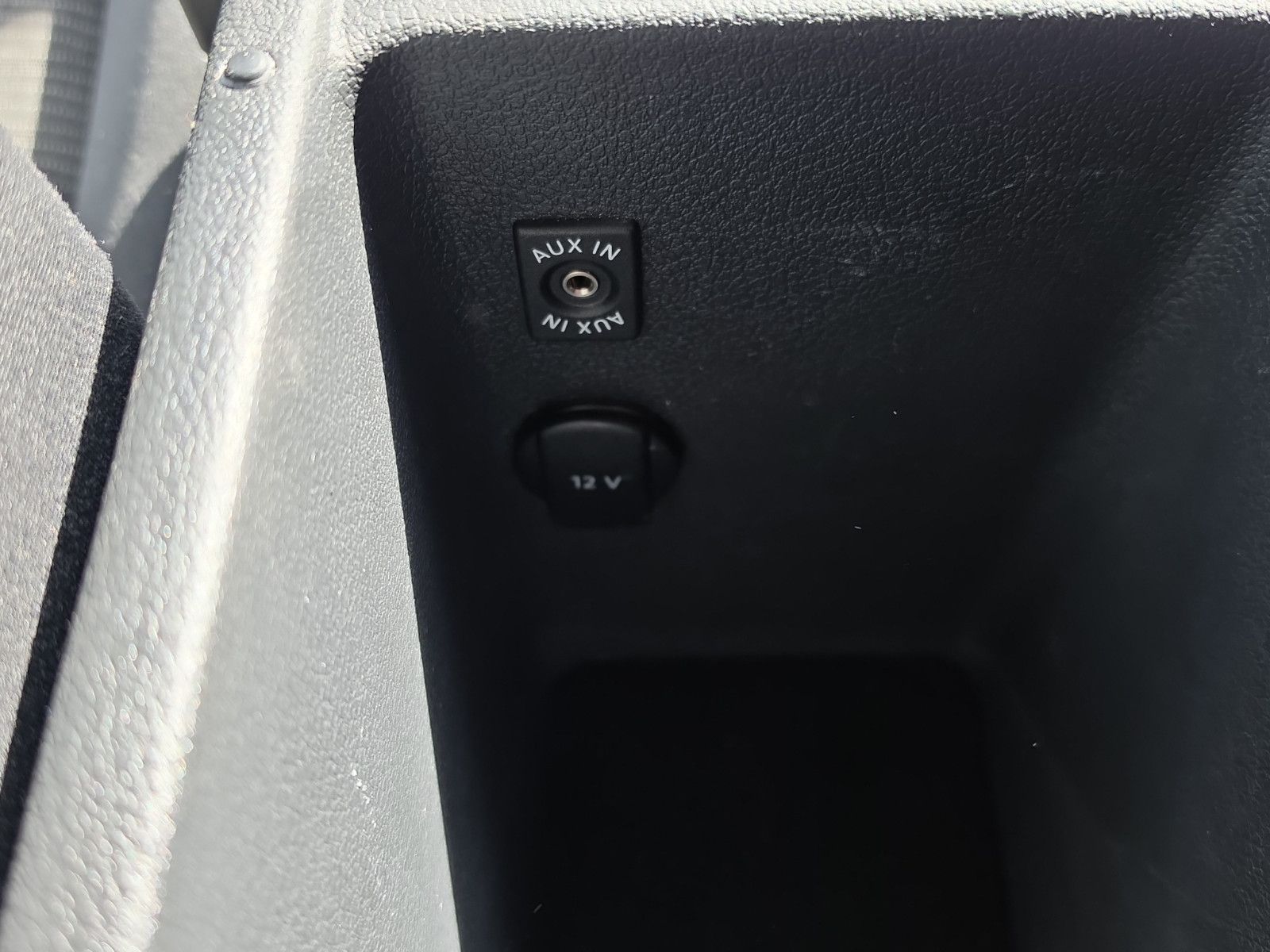 Fahrzeugabbildung Volkswagen Tiguan AHK TEMPOMAT PDC SHZ TÜV SERVICE NEU