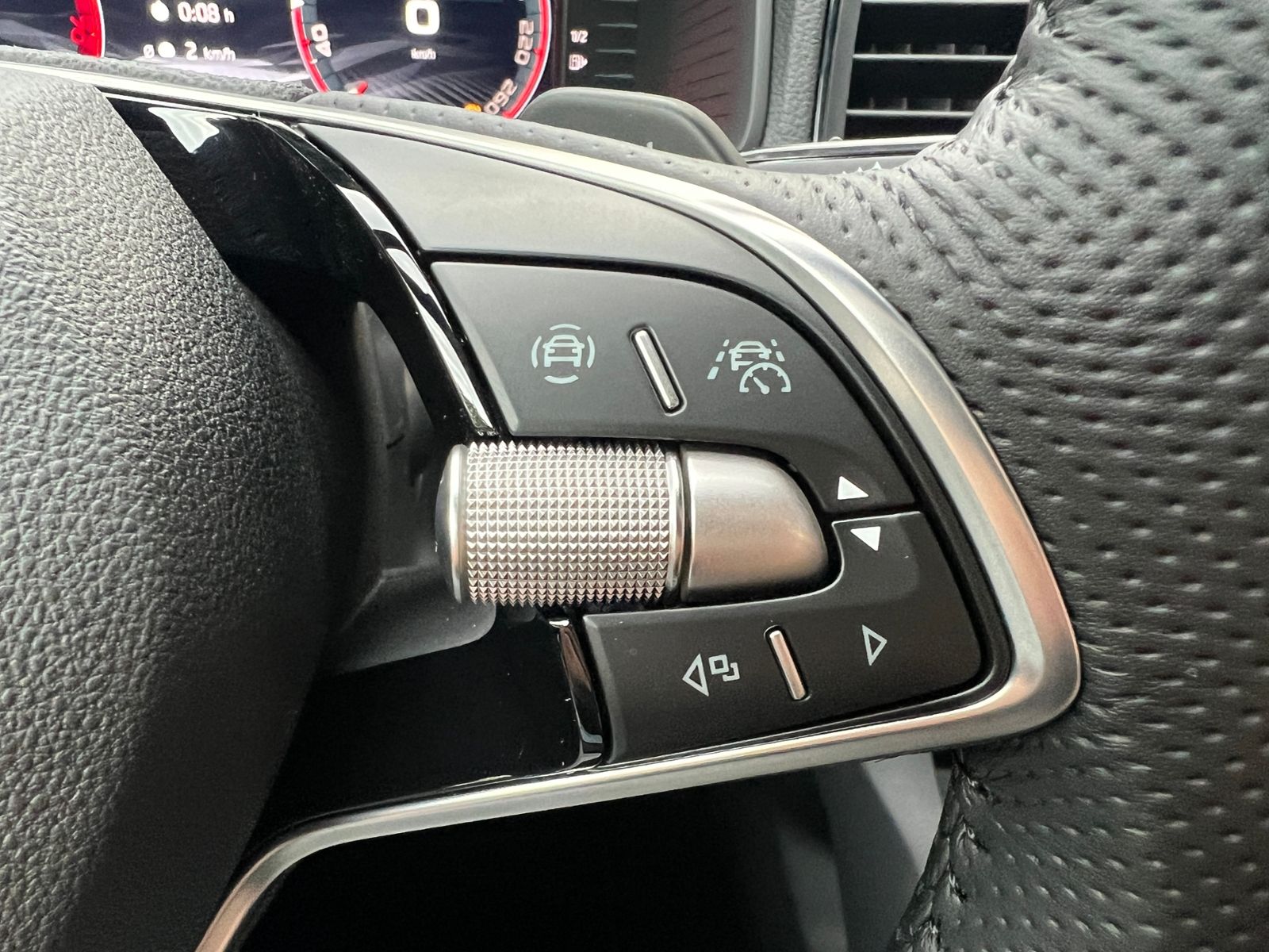 Fahrzeugabbildung SKODA Karoq Sportline 2.0 TSI 4x4 DSG *CANTON, AHK, 19