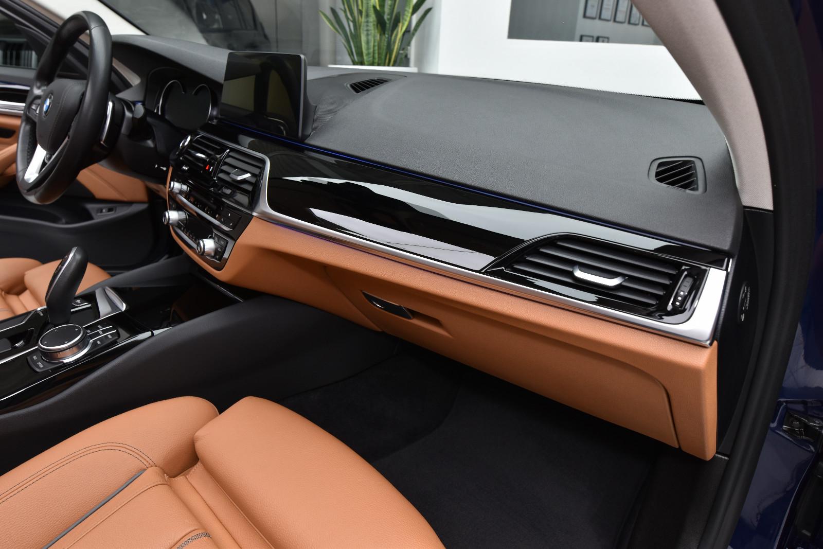 BMW 530D 3.0 265ch SPORT LINE - HUD - CUIR - TOIT PANORAMIQUE - CHAUFFAGE AUXILIAIRE