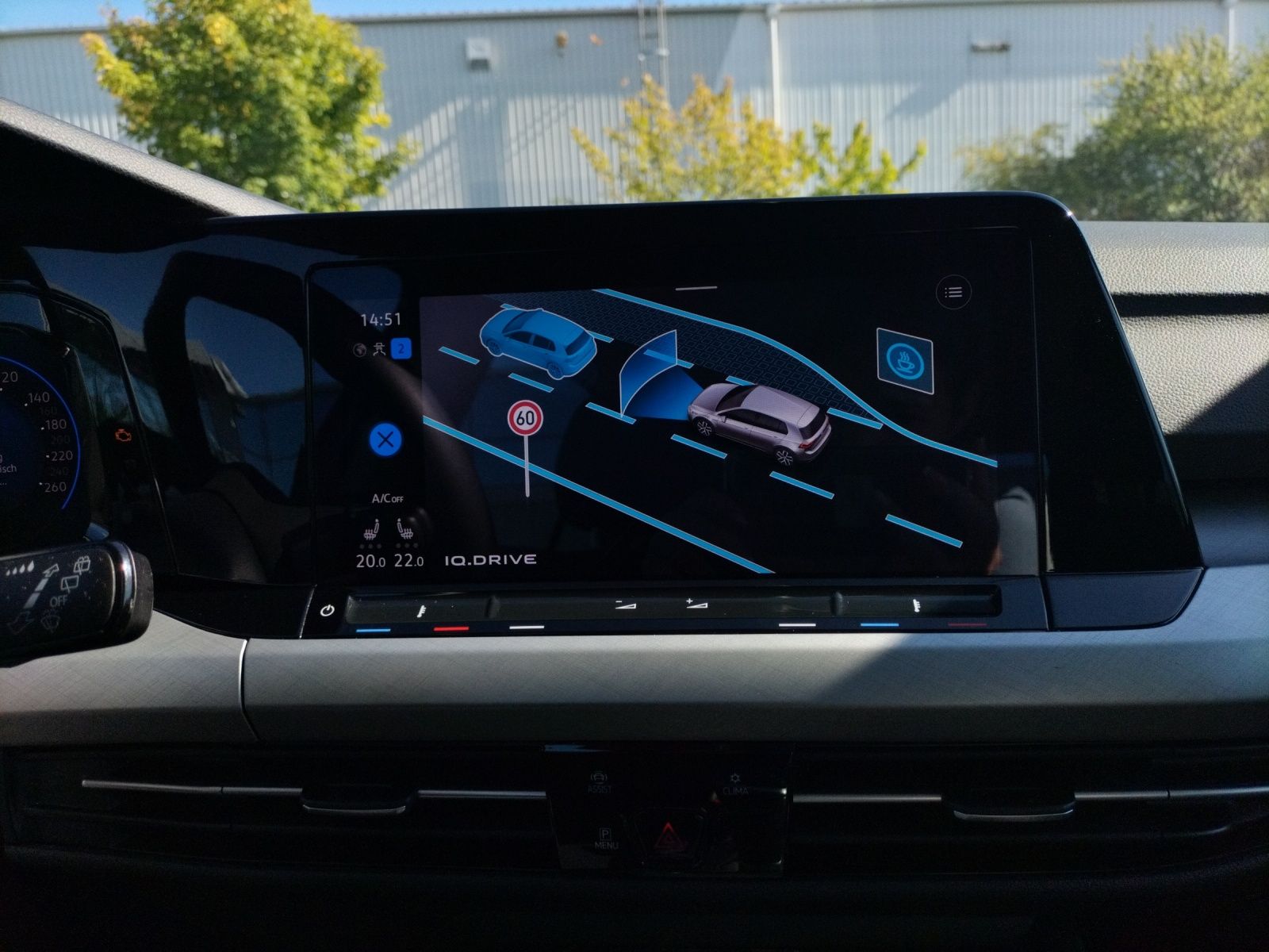 Fahrzeugabbildung Volkswagen Golf VIII TSI Life LED Kamera CarPlay SHZ PDC AC