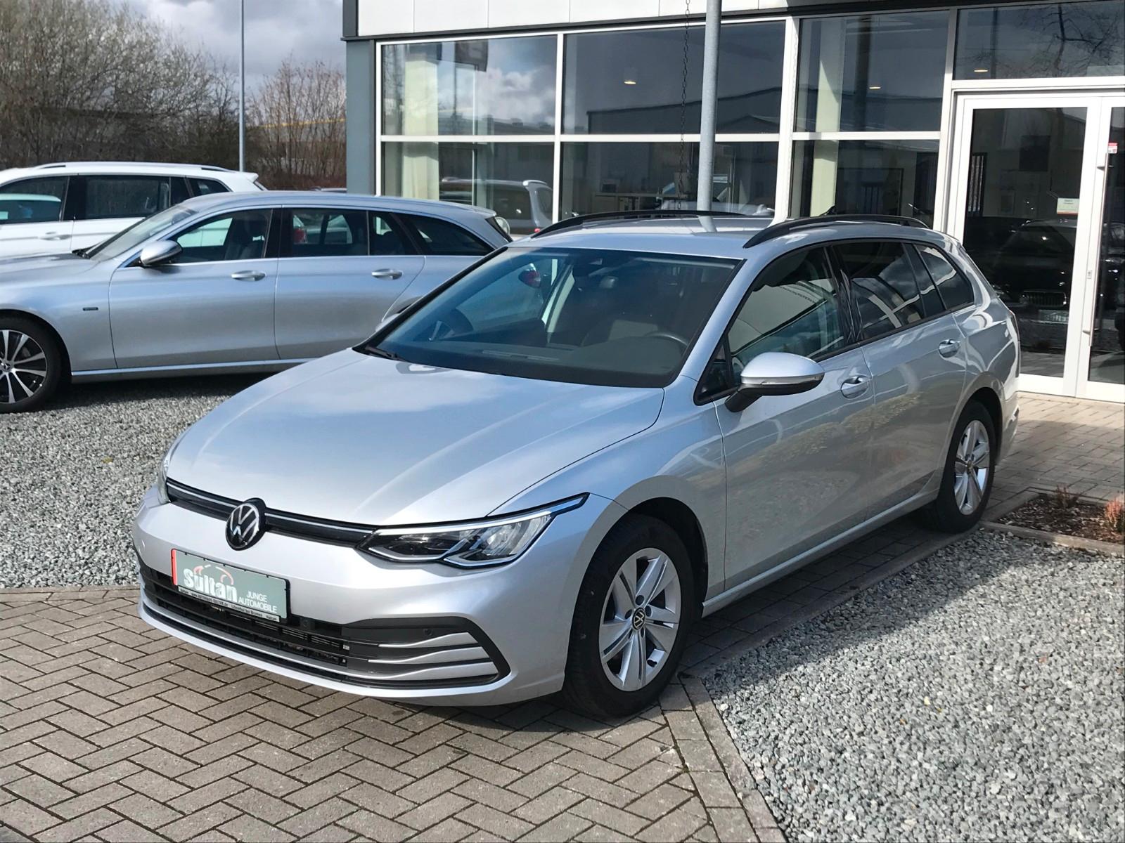 Volkswagen Golf VIII 2.0 TDI Life AHK ACC Kam Mem Standhzg.