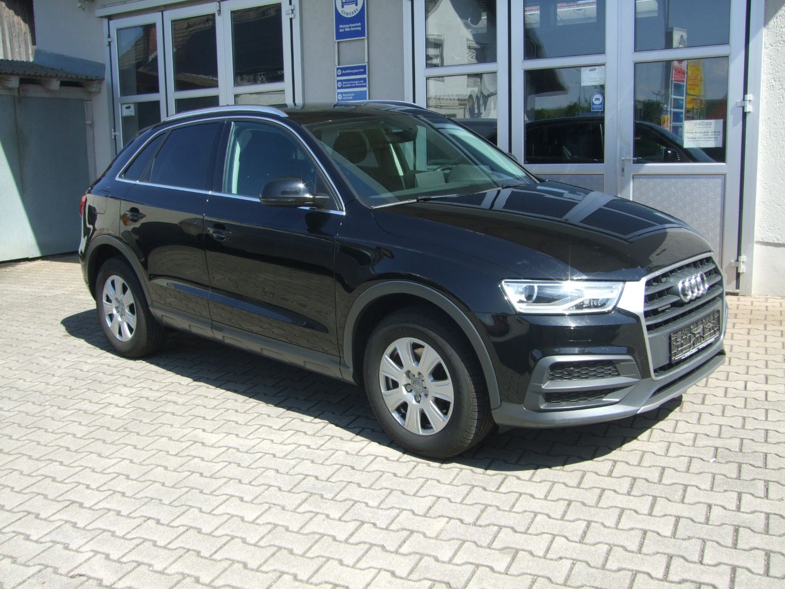 AUDI Q3 design quattro