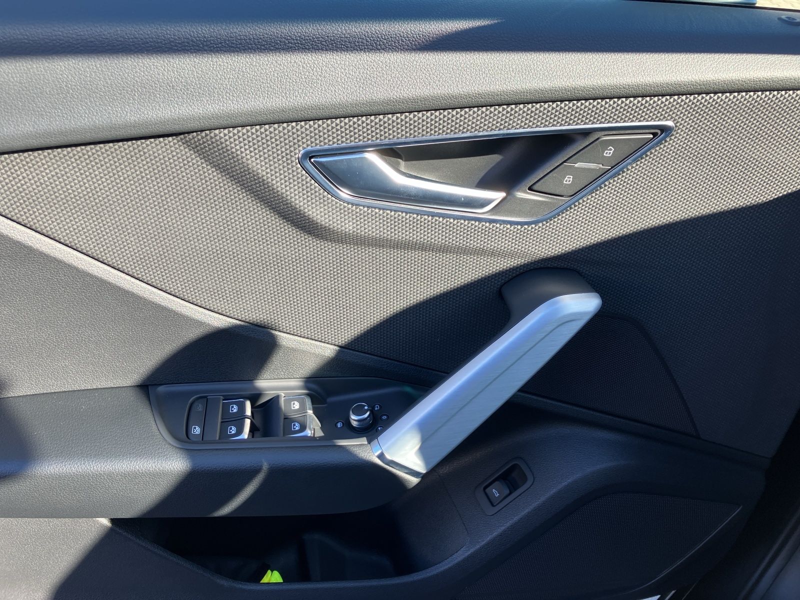 Fahrzeugabbildung Audi Q2 35 TFSI advanced S-tronic Matrix AHK AVC GRA