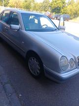 Mercedes-Benz Mercedes DaimlerChrysler Oldtimer E 280 - gebrauchte Mercedes-Benz E 280 aus dem Jahr 1996