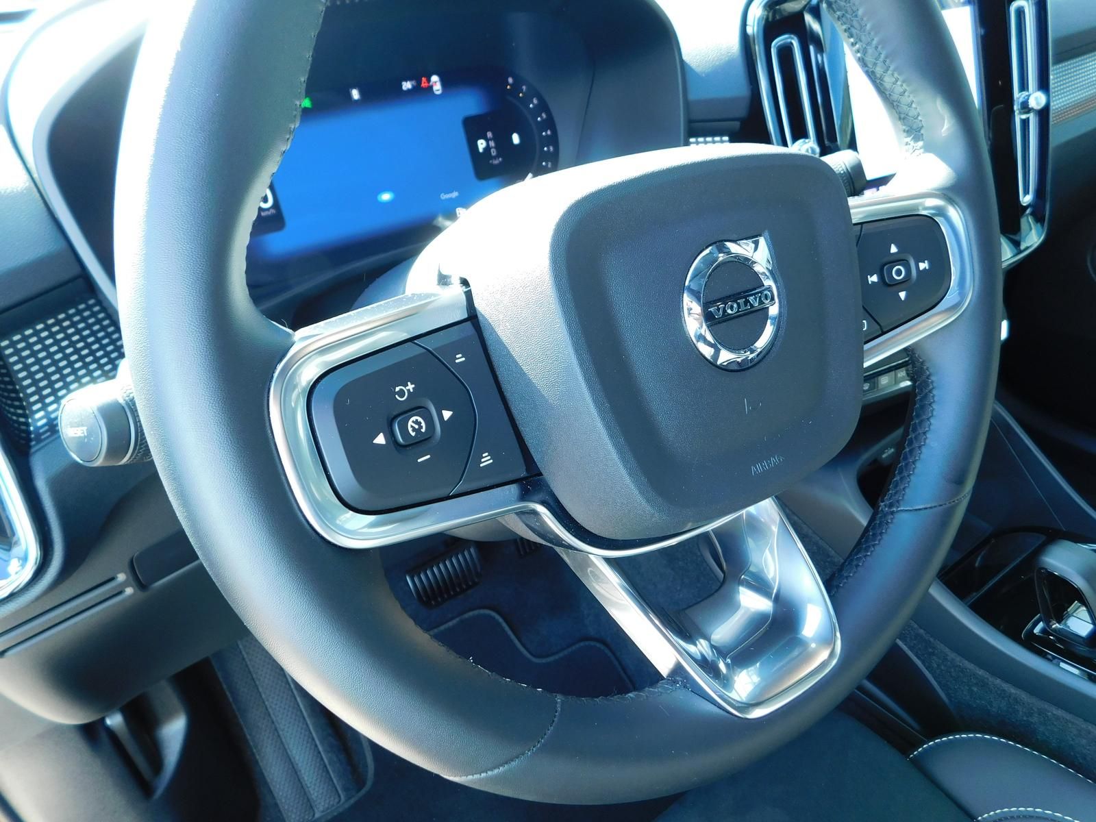 Fahrzeugabbildung Volvo XC40 B3 Plus Dark