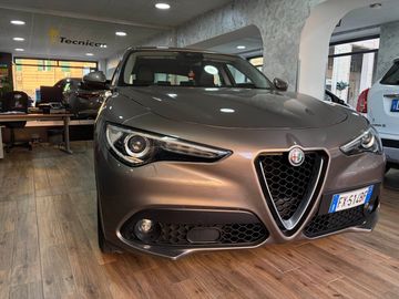 Alfa-Romeo Stelvio - 2