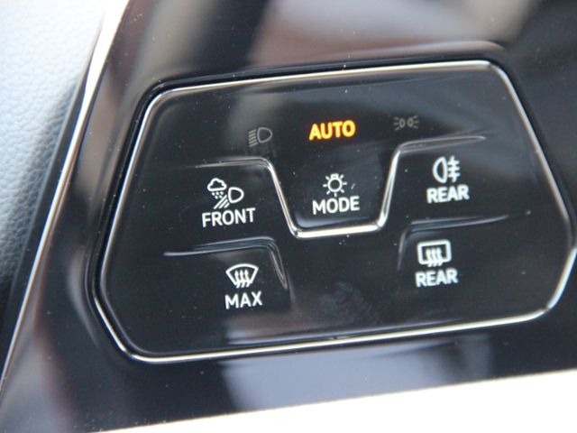 Volkswagen Golf VIII Variant 1.5 eTSI Style DSG Matrix LED