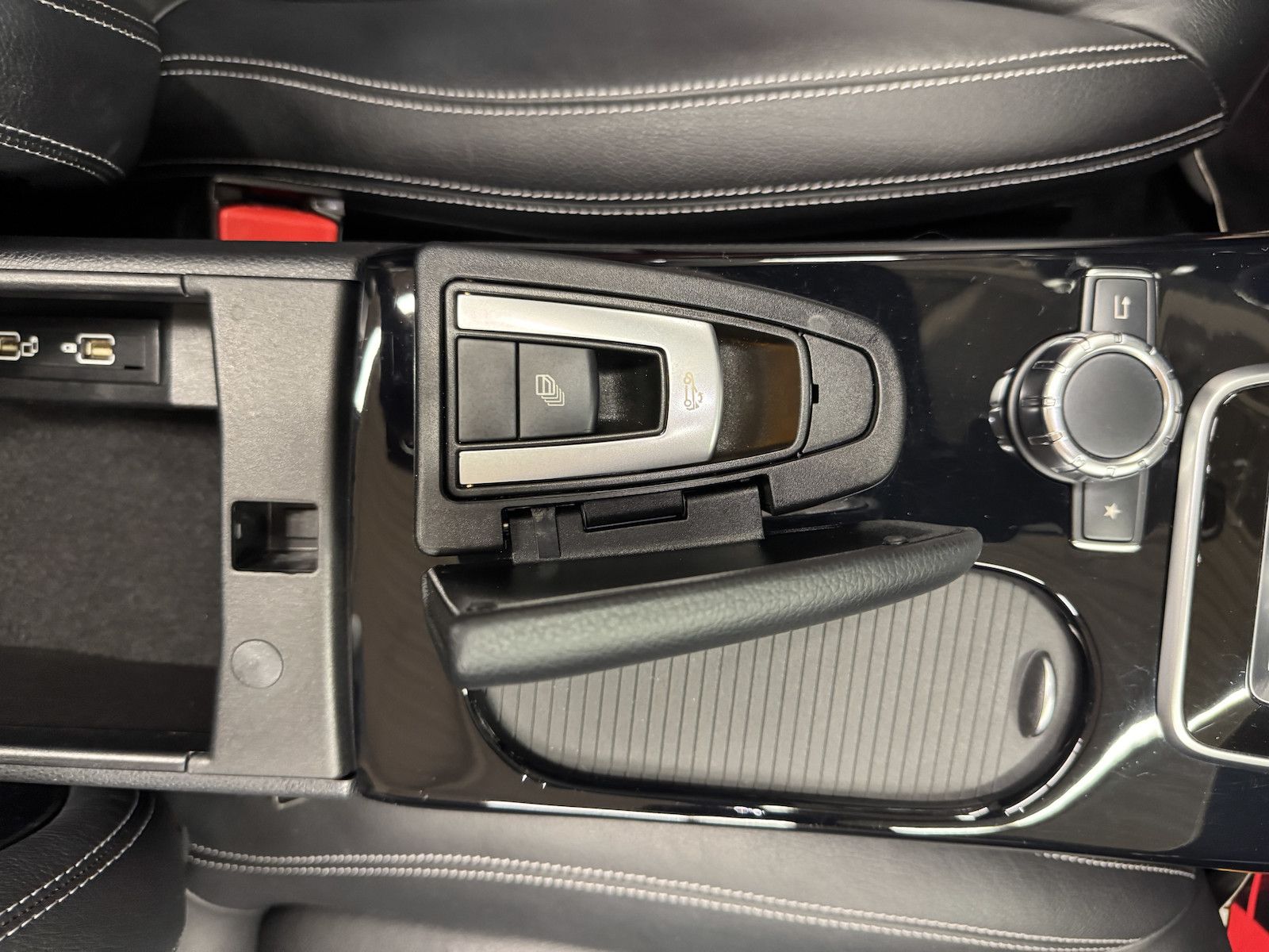 Fahrzeugabbildung Mercedes-Benz SLC 180 AMG /Night/LED/Navi/Ambiente/Airscarf