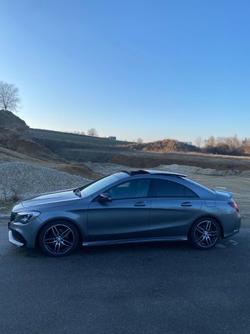 MERCEDES-BENZ CLA 180 AMG Line 