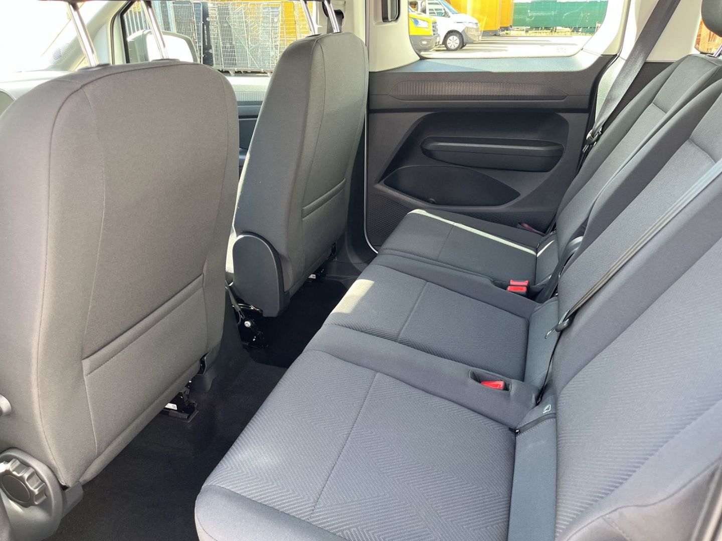 Fahrzeugabbildung Ford Tourneo Connect Trend AHK-abnehmbar Digitales Co