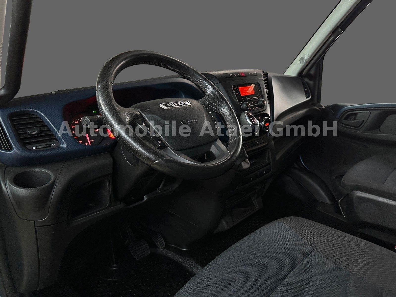 Fahrzeugabbildung Iveco Daily DoKa 180 Hi-Matic 6-SITZE+KLIMAAUTO 4860