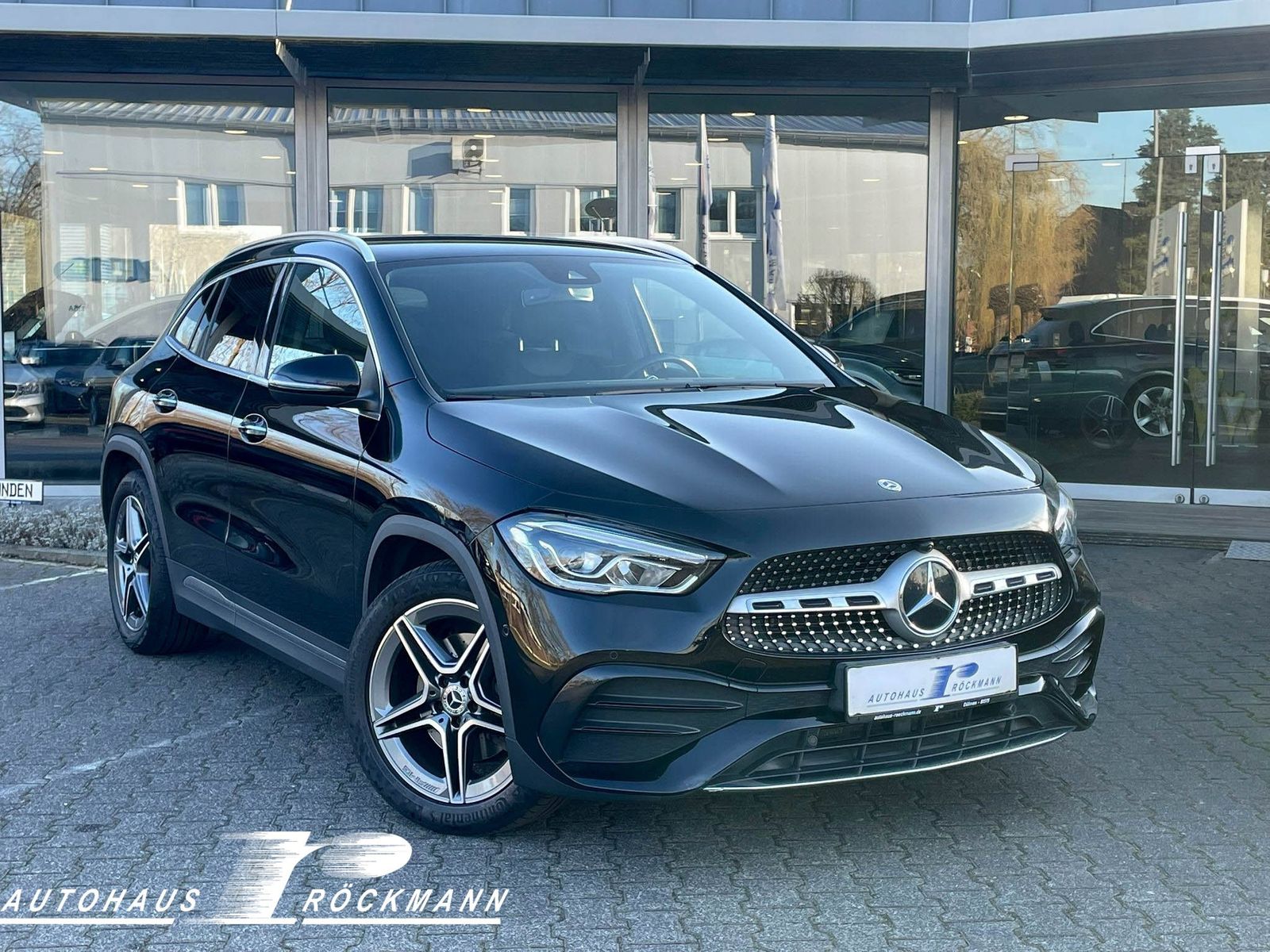 MERCEDES-BENZ GLA 200 AMG-Line Aut AHK Alcantara Navi Kamera D