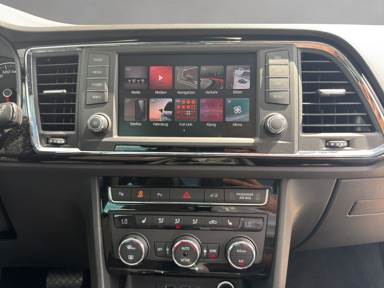 Fahrzeugabbildung SEAT Ateca 1.4 TSI Xcellence/PDC/NAVI/Klimaautomatik