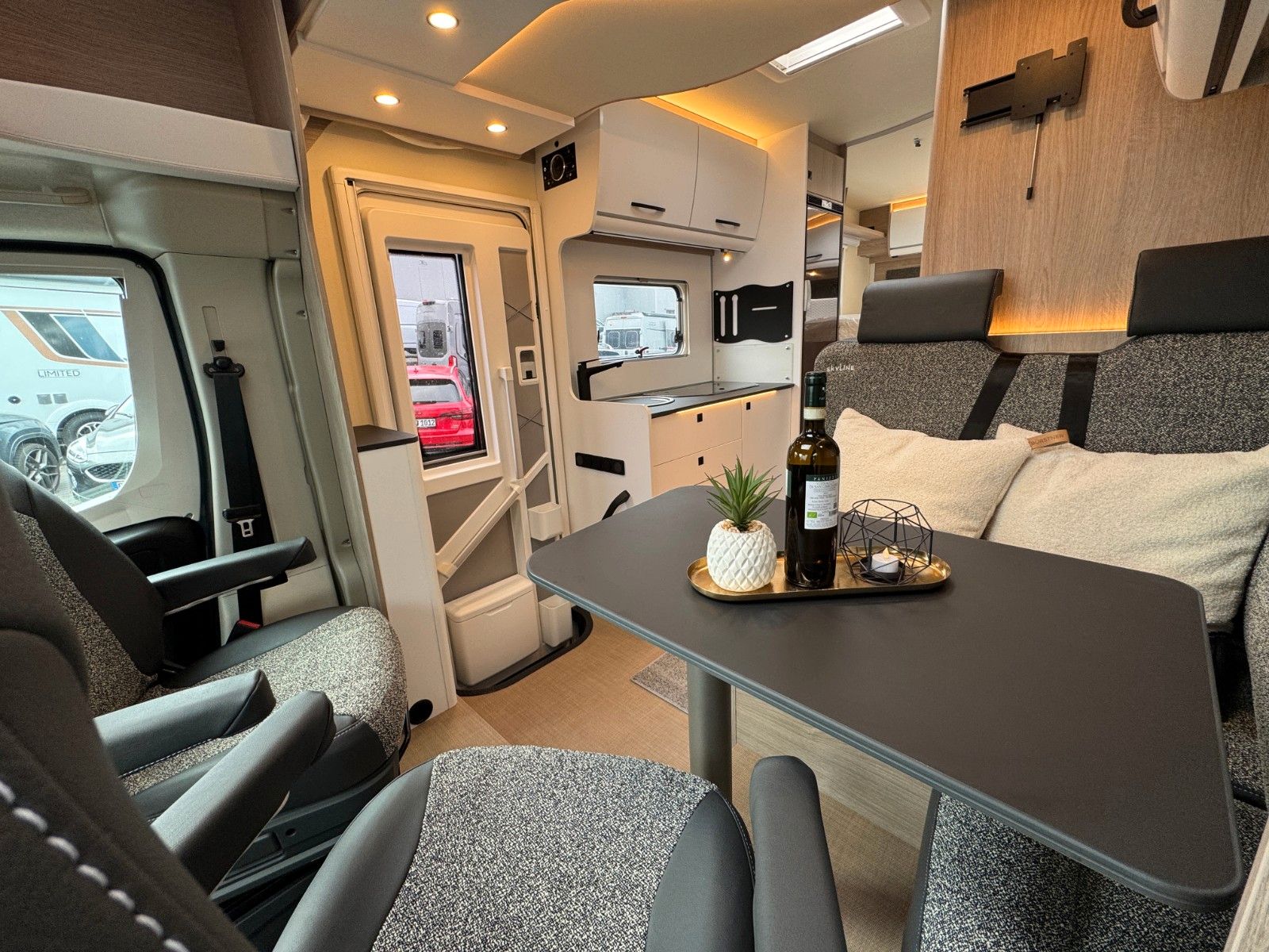 Fahrzeugabbildung Bürstner Lyseo Time Skyline 690 G SIE SPAREN 12.349€!
