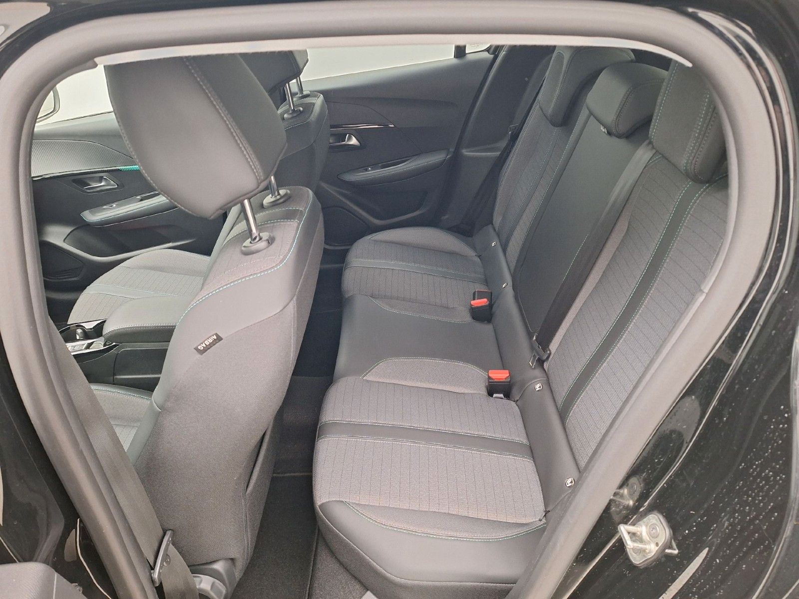 Fahrzeugabbildung Peugeot 208 Allure 1.2T LED/NAVI/PDC/R´CAM/VIRTUAL/TEMPO