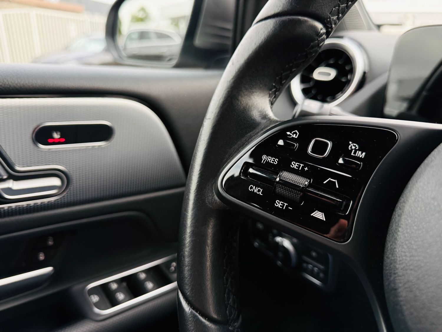Fahrzeugabbildung Mercedes-Benz B 180 d, Autom, Distronic, PTS, RFK, Navi, Totw,
