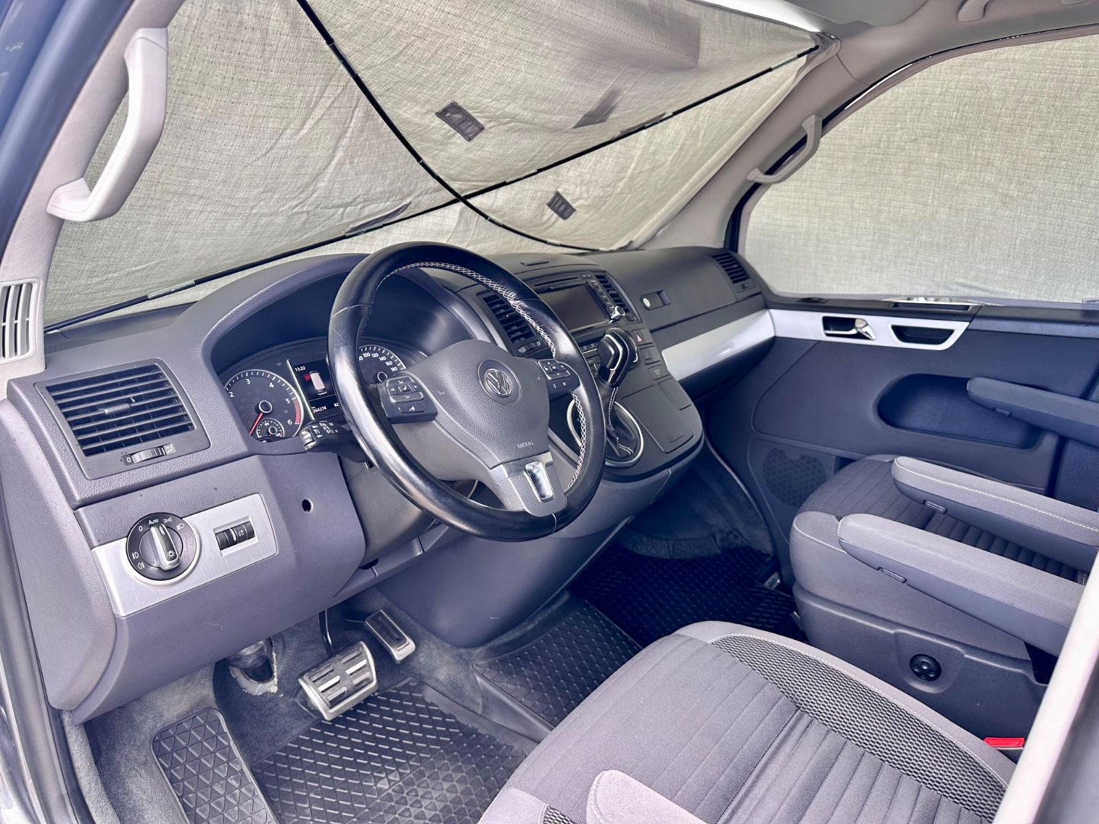 Fahrzeugabbildung Volkswagen T5 MULTIVAN CUP*MOD.2015+AUTOM+7SITZER+20LM