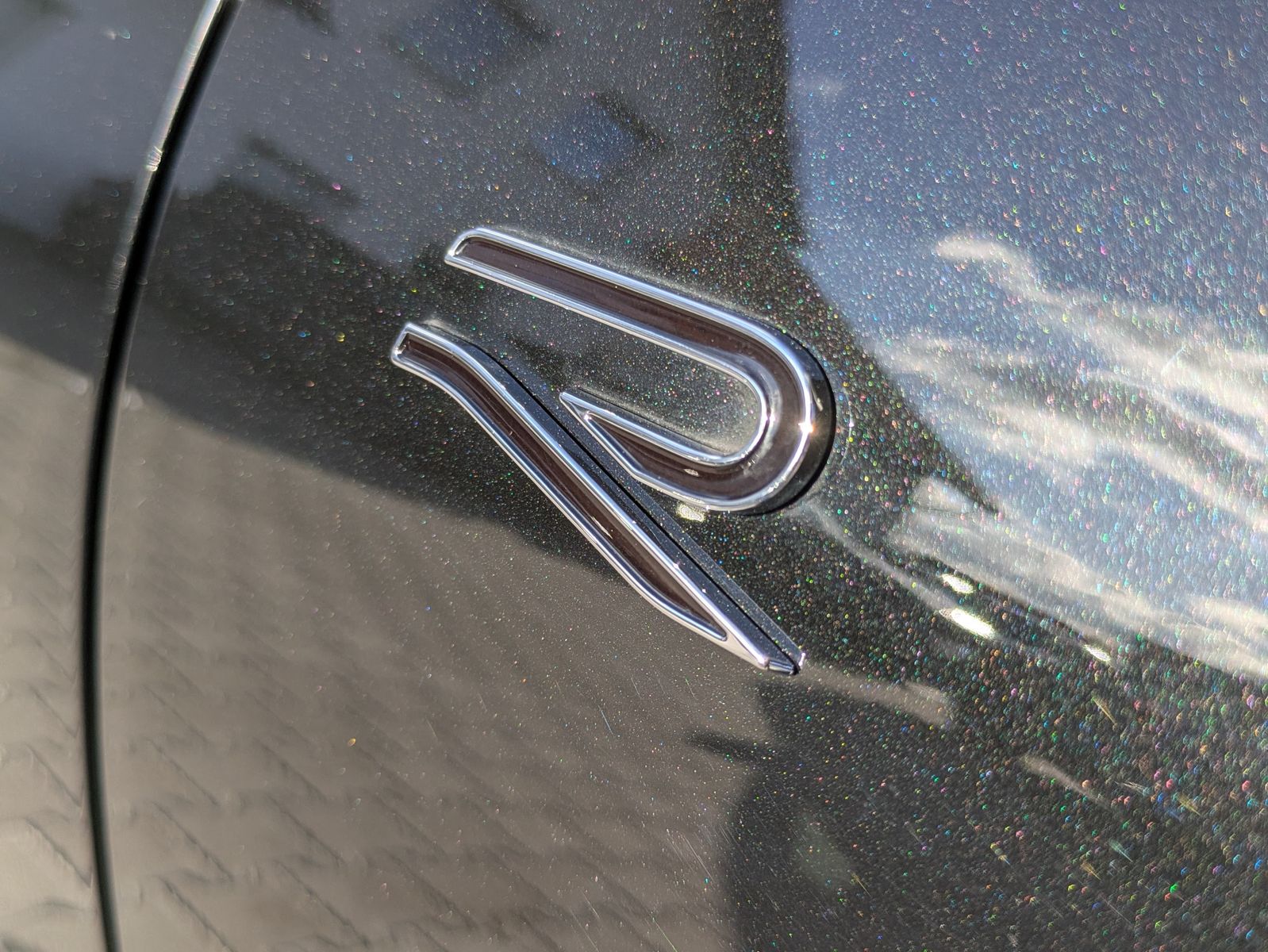 Fahrzeugabbildung Volkswagen Tiguan 2.0 TDI 4M R-Line PANO*H&K*AHK*MATRIX*20"