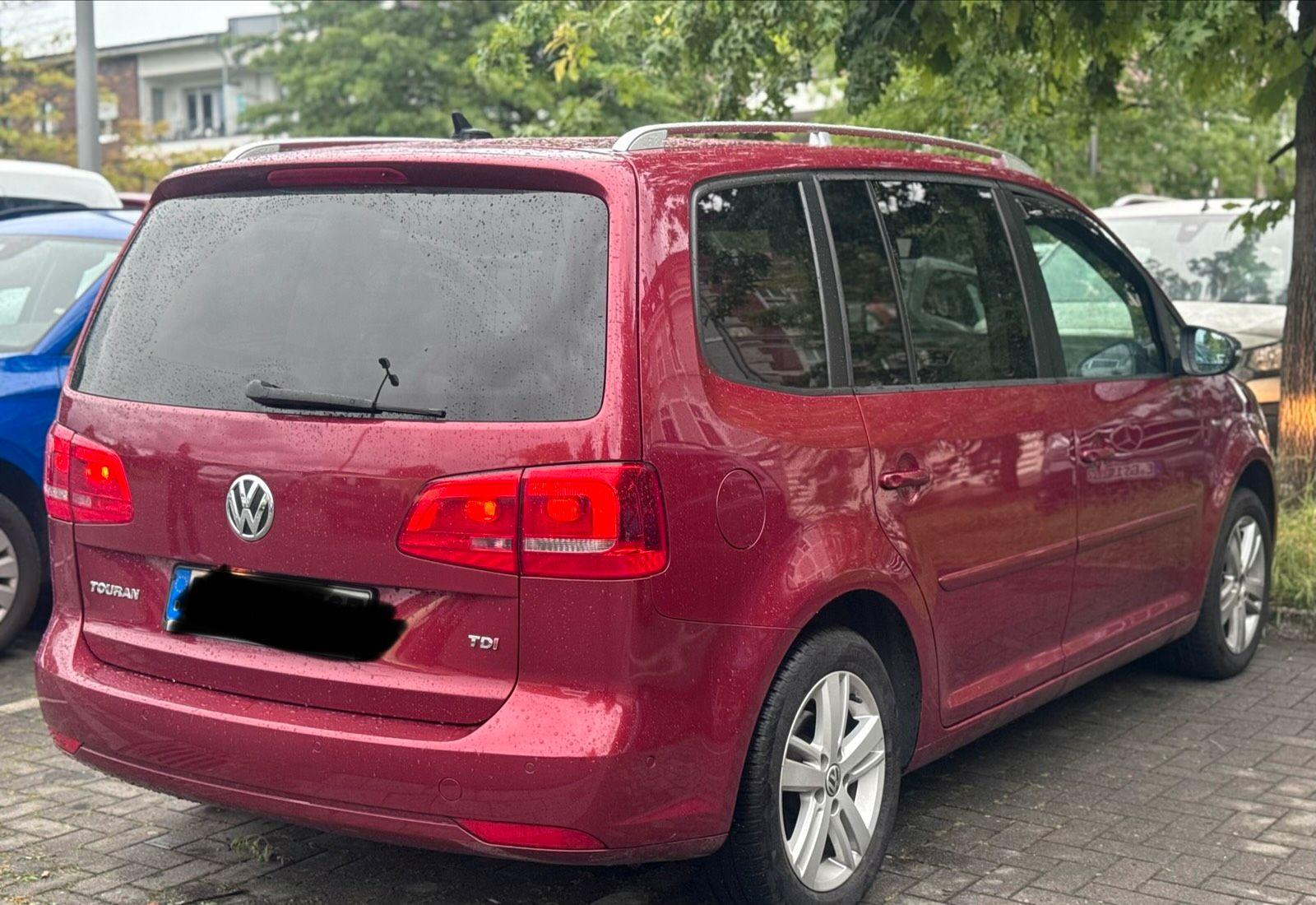 Volkswagen Touran 2013 — rear view