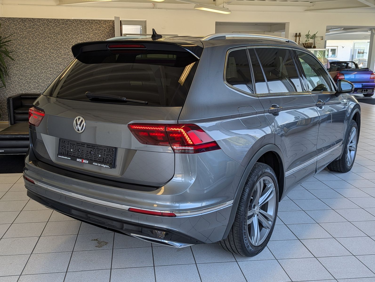 Fahrzeugabbildung Volkswagen Tiguan Allspace TDI DSG 4M 2x R-Line Pano 19 AHK