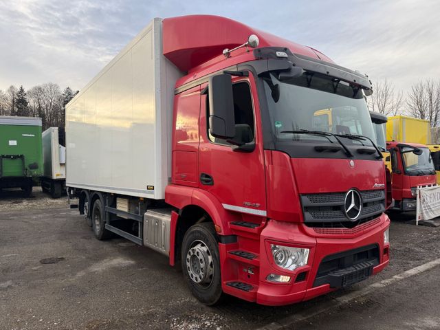 Mercedes-Benz Actros 2546 Carrier Isoliert mit Anhänger