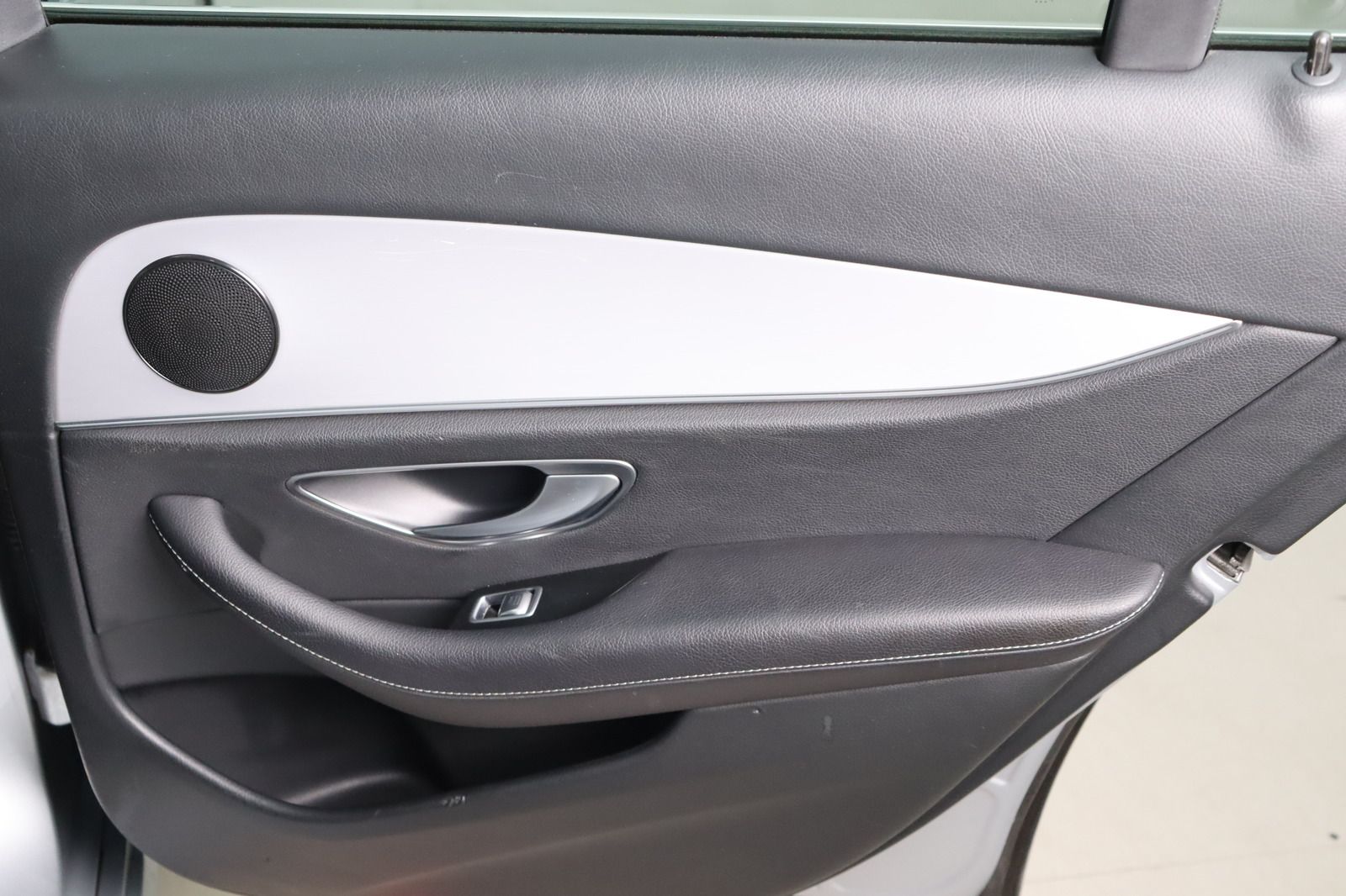 Fahrzeugabbildung Mercedes-Benz E 220 T d  * LED * DAB * Widescreen